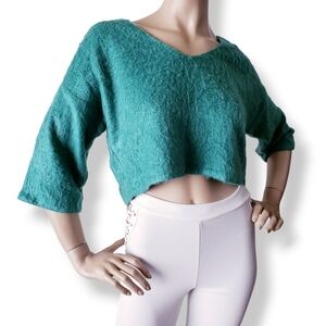 Artee Couture Nordstrom Green Fuzzy Cropped V- Neck Sweater
